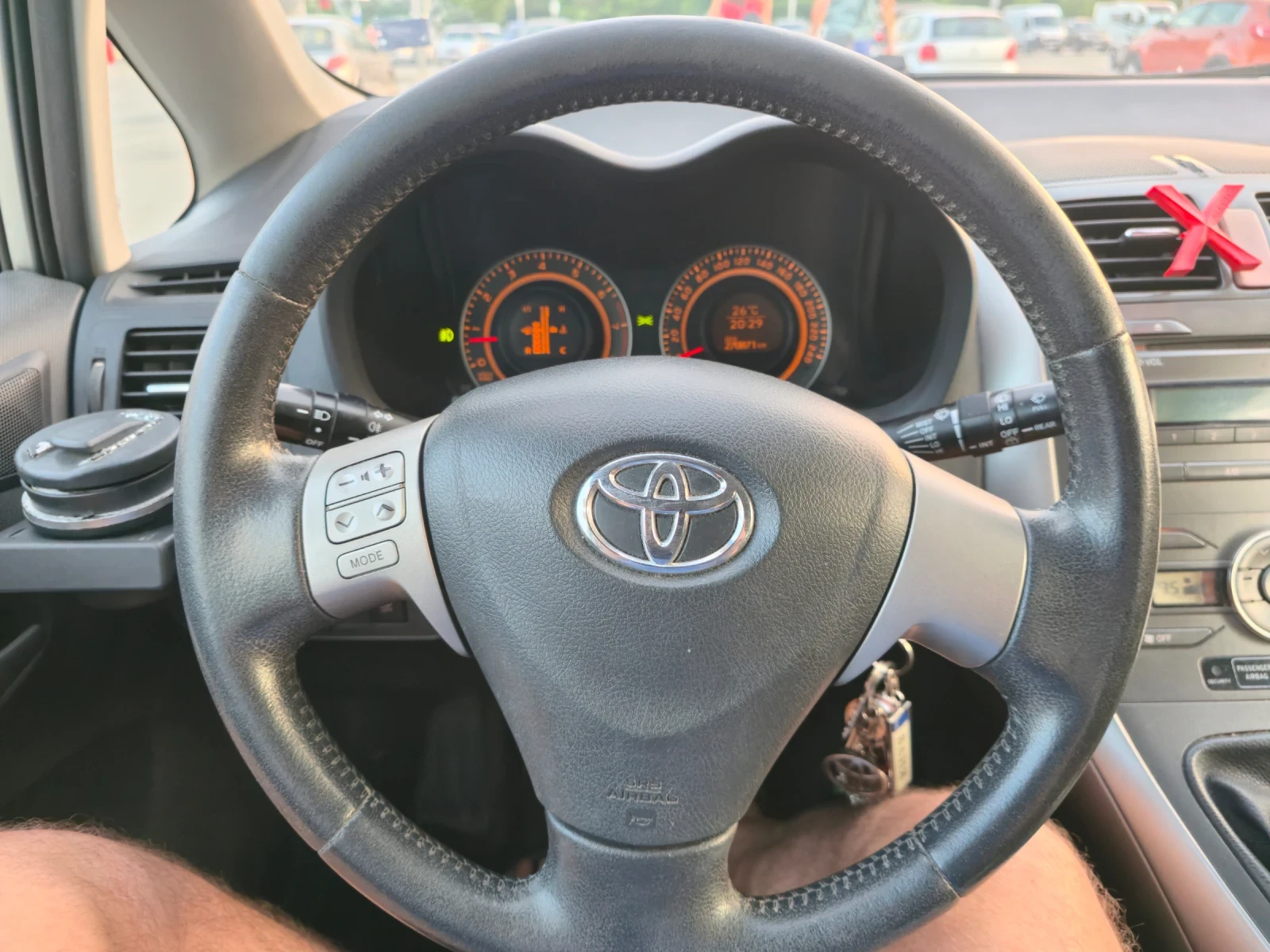 Toyota Auris, снимка 10 - Автомобили и джипове - 55343399