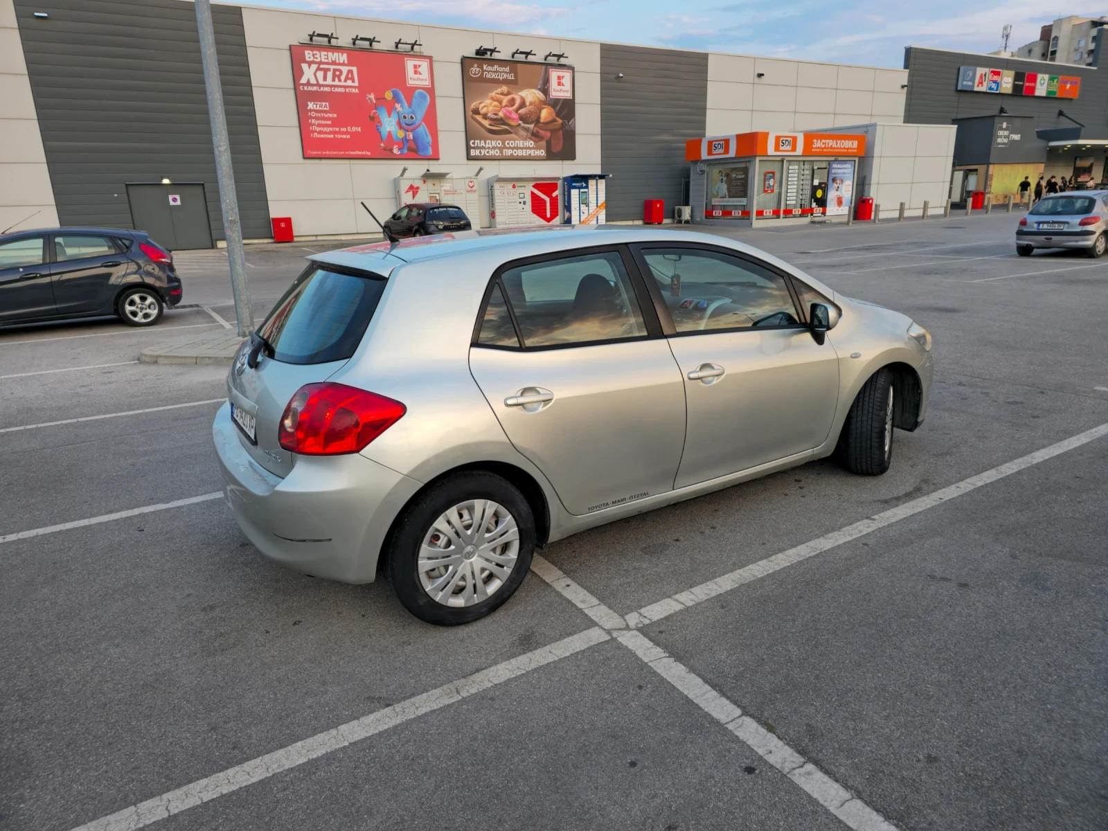 Toyota Auris, снимка 17 - Автомобили и джипове - 55343399