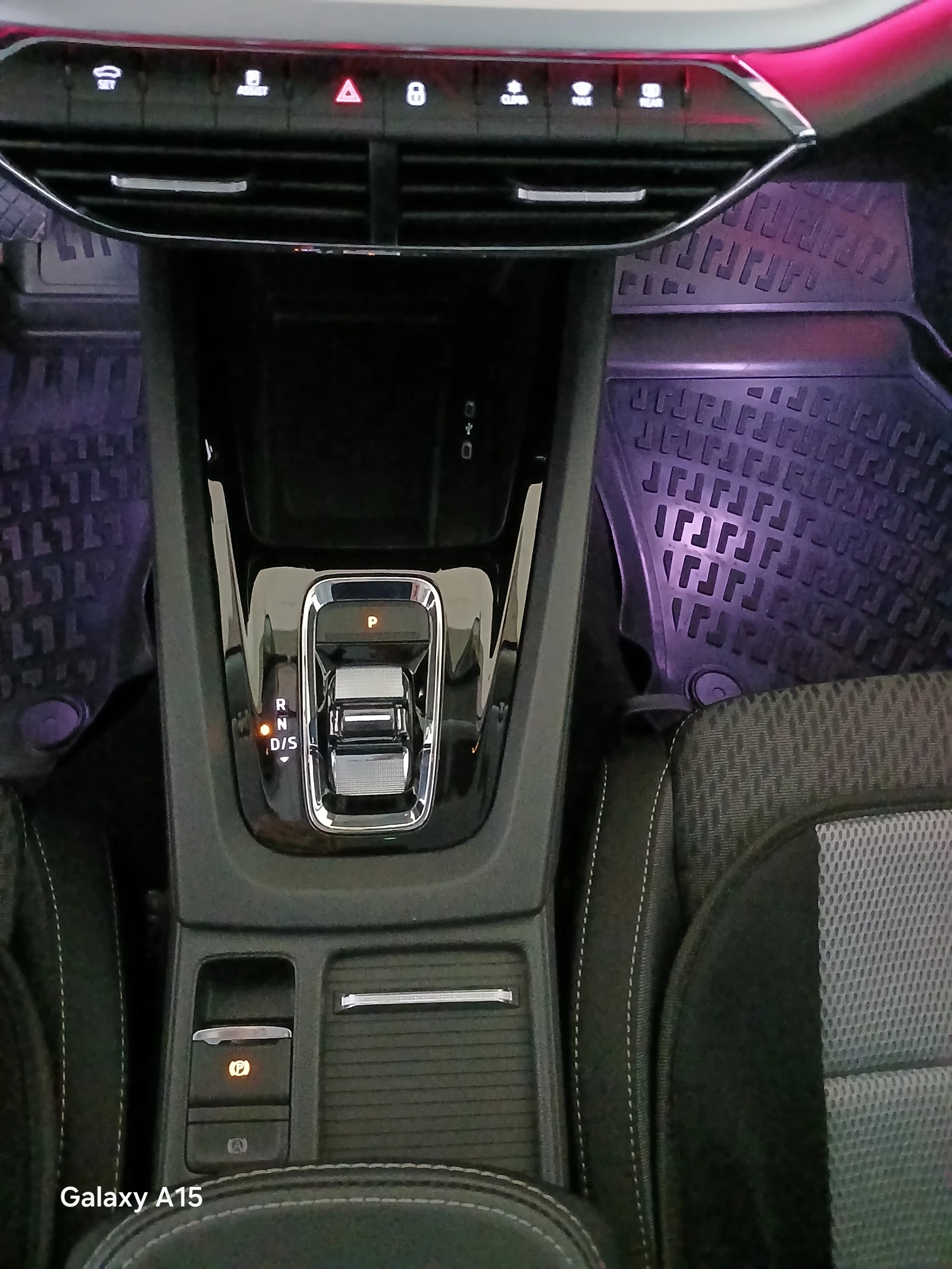 Skoda Octavia Едишан, снимка 13 - Автомобили и джипове - 56002332