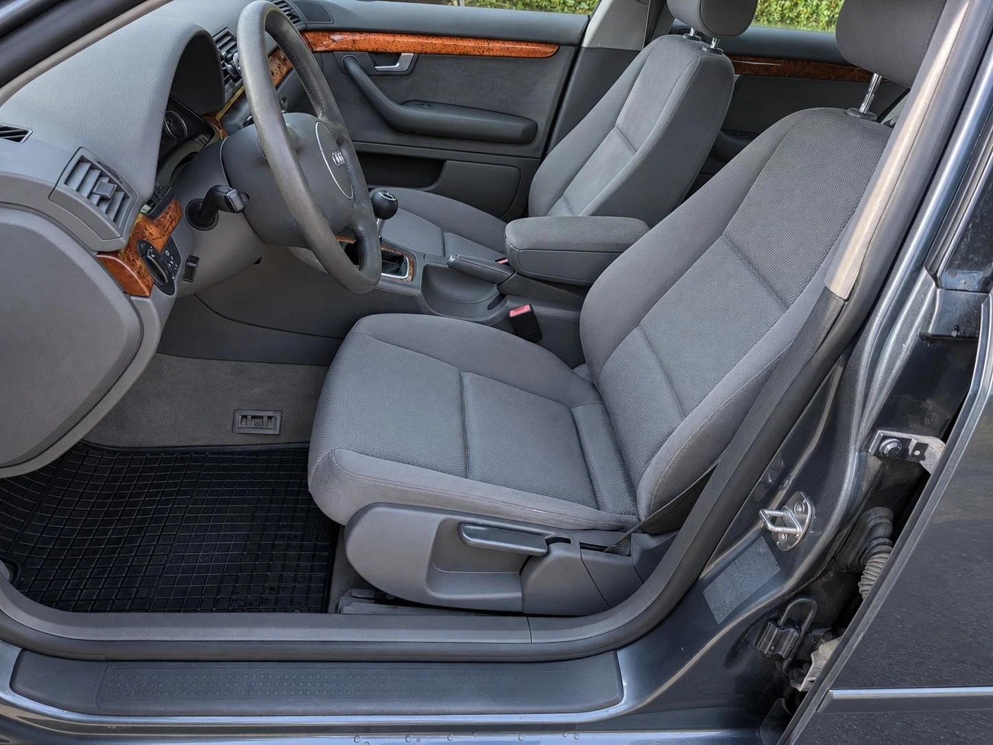 Audi A4 2.0 130кс. ГАЗ! + Зимни гуми! , снимка 8 - Автомобили и джипове - 56324939
