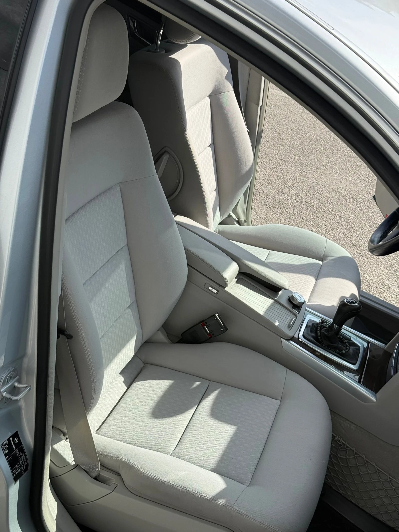 Mercedes-Benz E 220, снимка 9 - Автомобили и джипове - 56437357