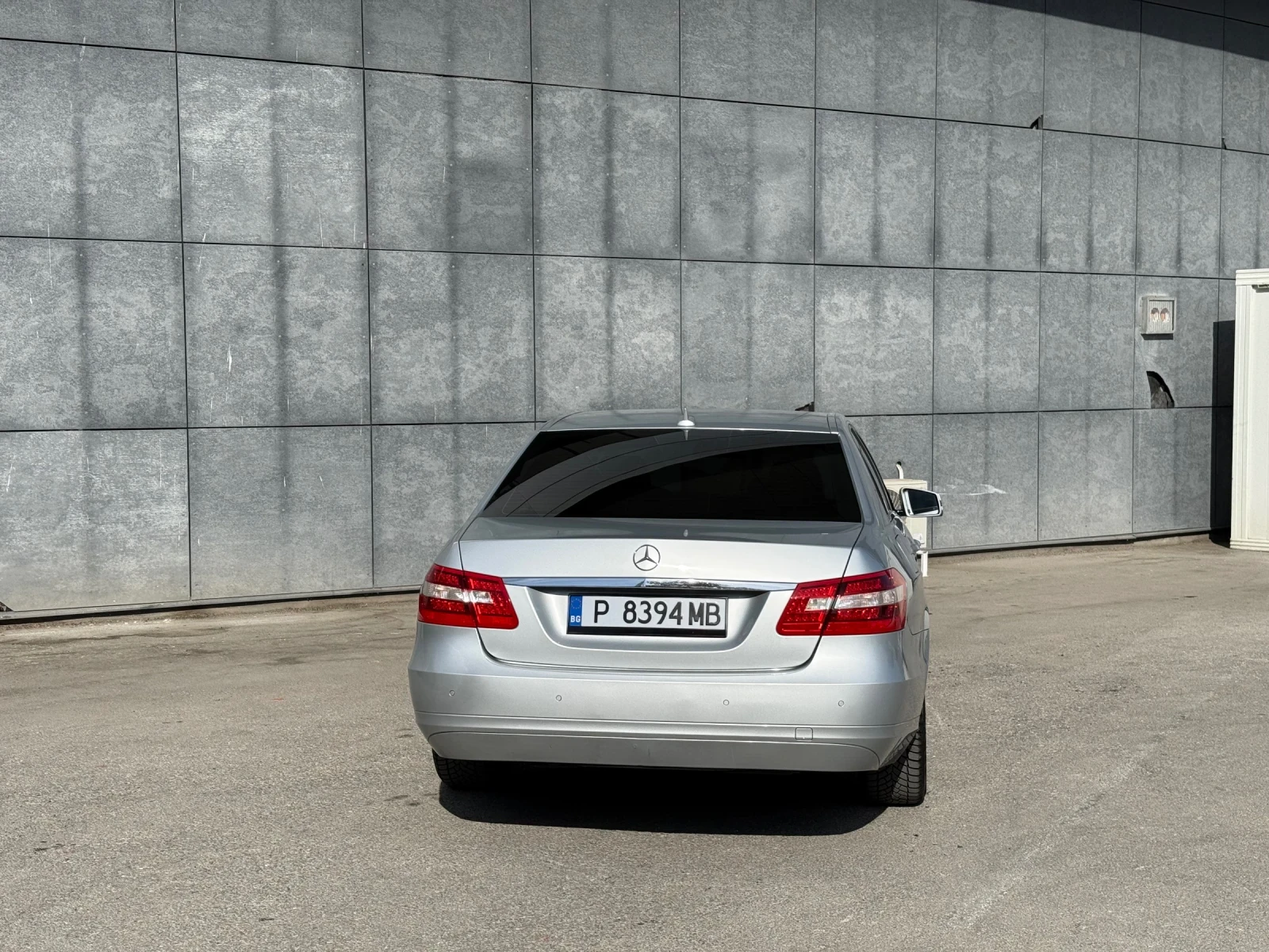 Mercedes-Benz E 220, снимка 4 - Автомобили и джипове - 56437357