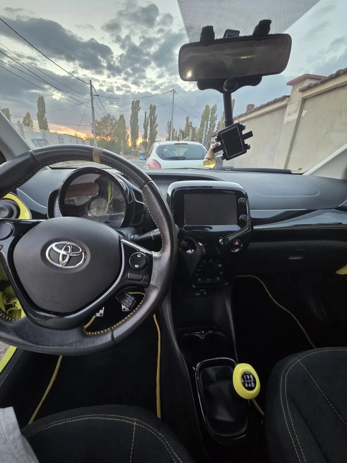 Toyota Aygo 1.0, снимка 8 - Автомобили и джипове - 56502331