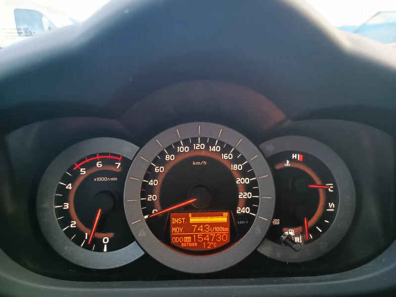 Toyota Rav4 2.2D4D 4X4 FULL NAVI KAMERA КОЖА ПОДГРЕВ ШИБИДАХ , снимка 14 - Автомобили и джипове - 47623344