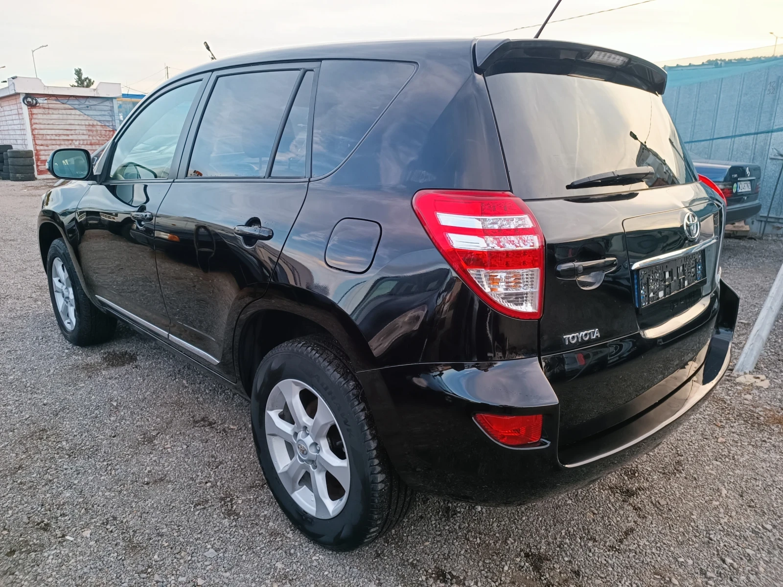 Toyota Rav4 2.2D4D 4X4 FULL NAVI KAMERA КОЖА ПОДГРЕВ ШИБИДАХ  - изображение 7