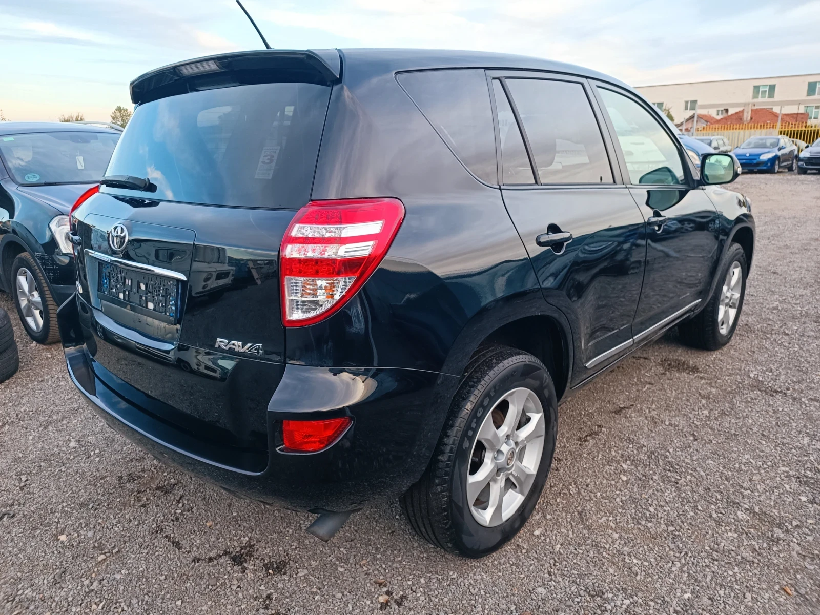 Toyota Rav4 2.2D4D 4X4 FULL NAVI KAMERA КОЖА ПОДГРЕВ ШИБИДАХ  - изображение 5