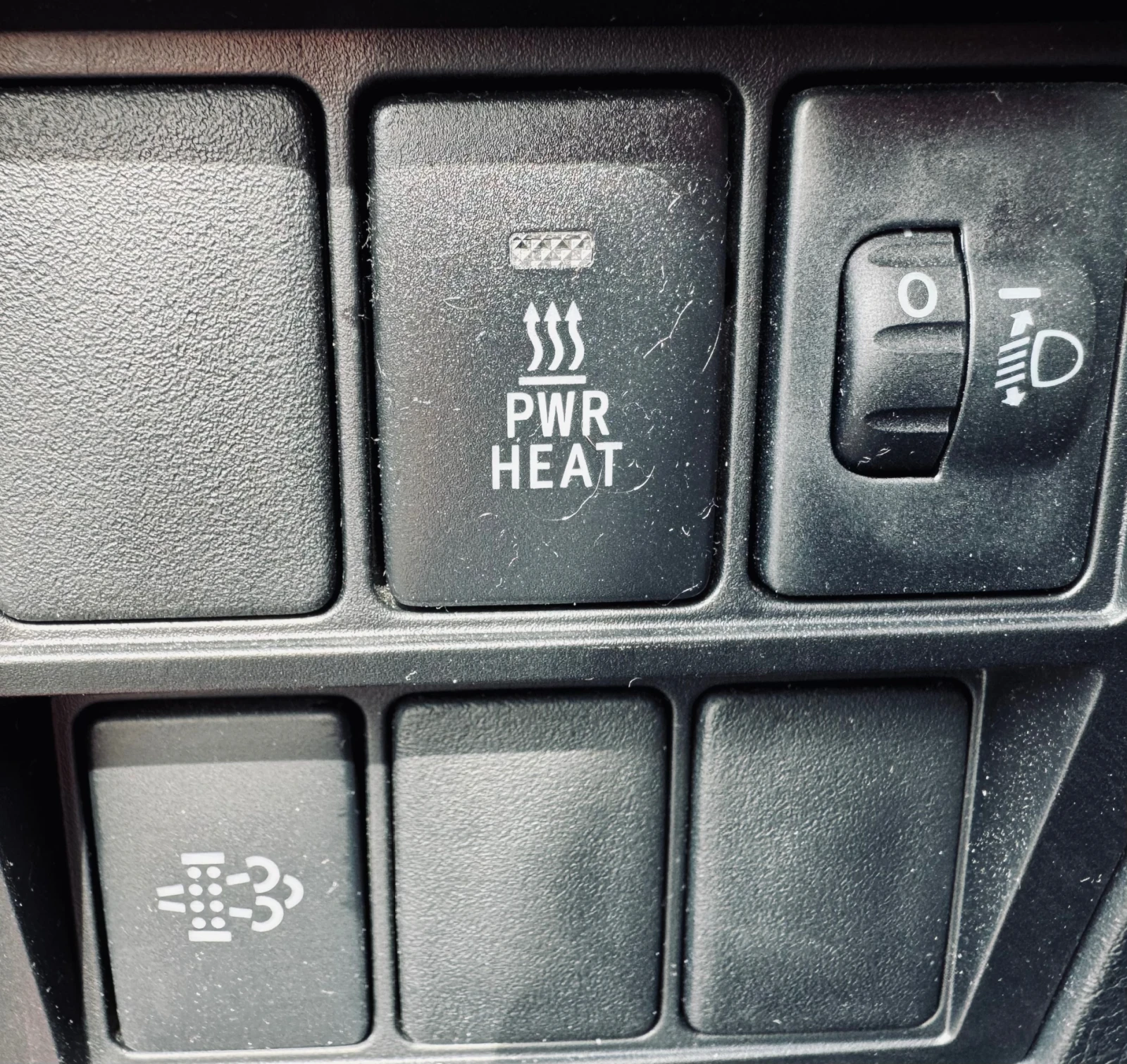 Toyota Hilux 41300.!   09.2026. | Mobile.bg   11