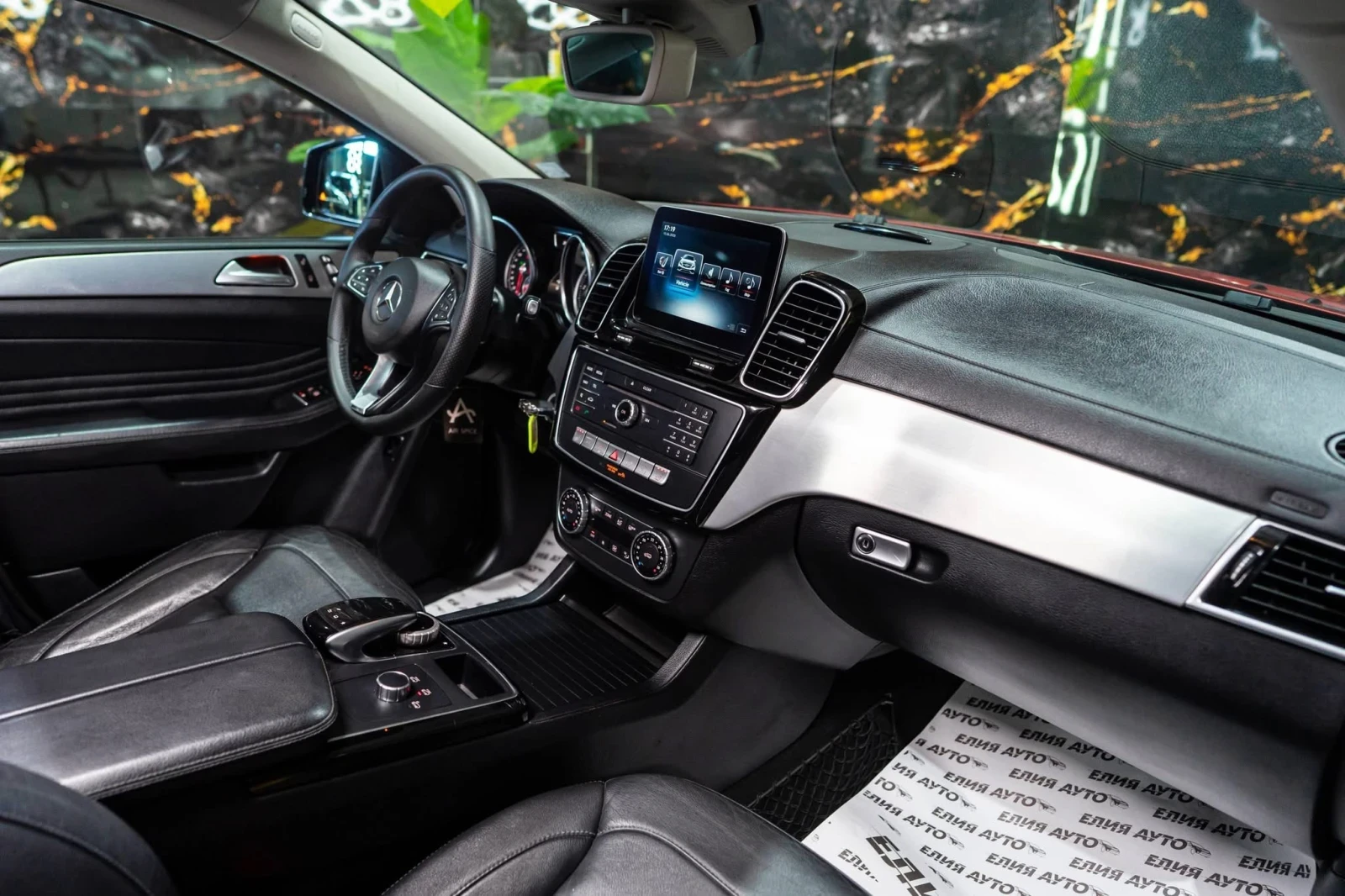 Mercedes-Benz GLE 350 D COUPE 4MATIC AMG LINE LED NAVI ПАНО ЛИЗИНГ 100%, снимка 14 - Автомобили и джипове - 54943607