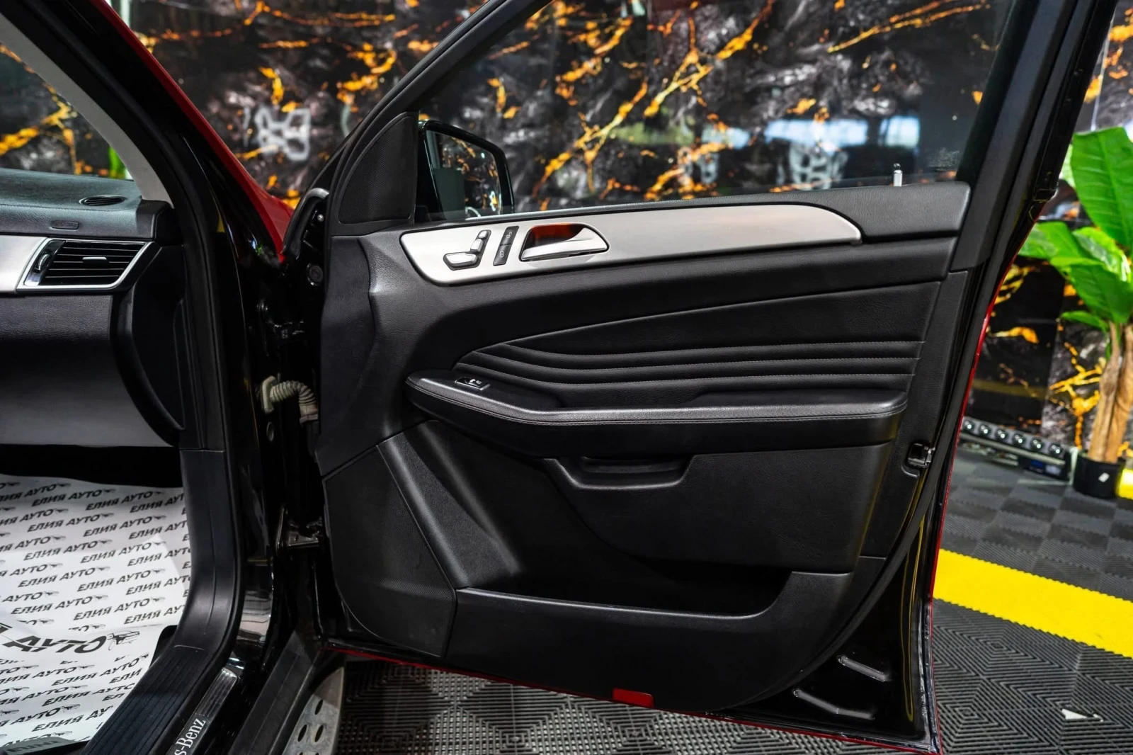 Mercedes-Benz GLE 350 D COUPE 4MATIC AMG LINE LED NAVI ПАНО ЛИЗИНГ 100%, снимка 13 - Автомобили и джипове - 54943607