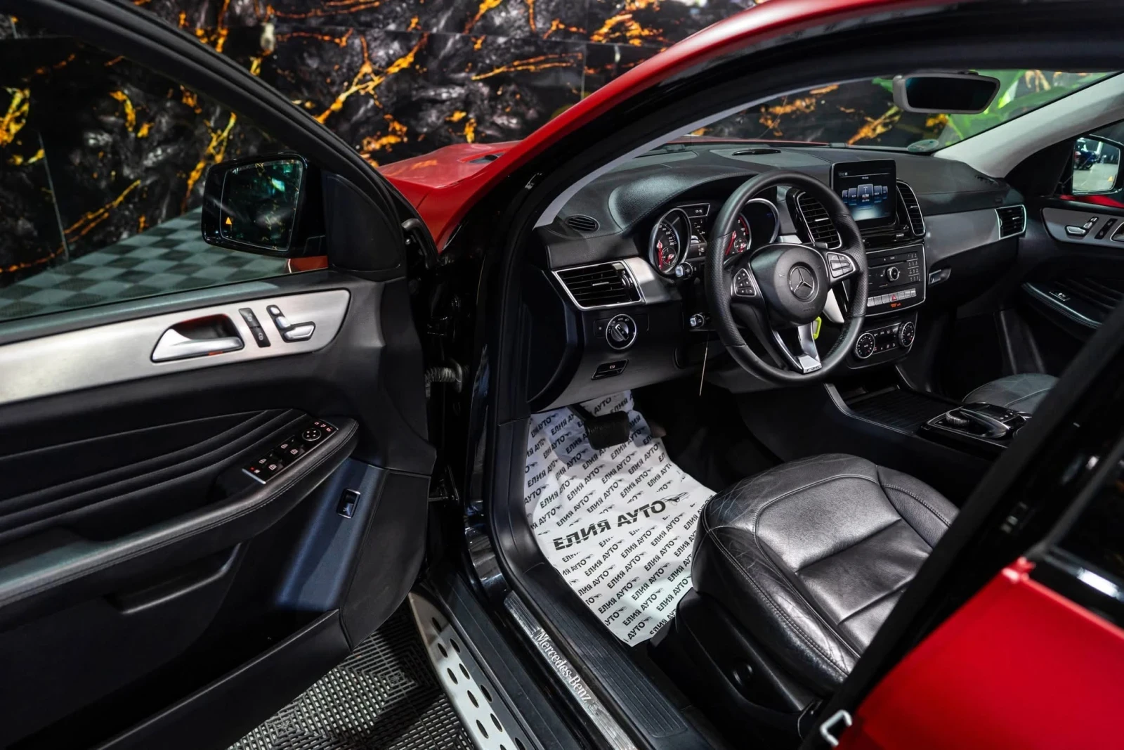 Mercedes-Benz GLE 350 D COUPE 4MATIC AMG LINE LED NAVI ПАНО ЛИЗИНГ 100%, снимка 11 - Автомобили и джипове - 54943607