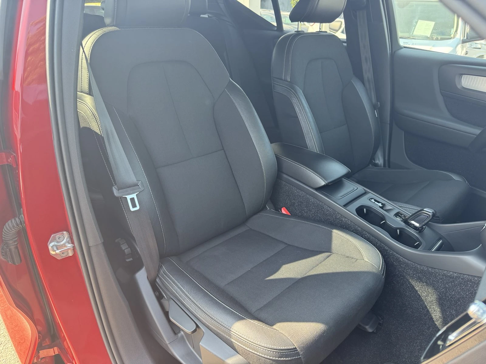 Volvo XC40 D3 4x4, снимка 9 - Автомобили и джипове - 55614842