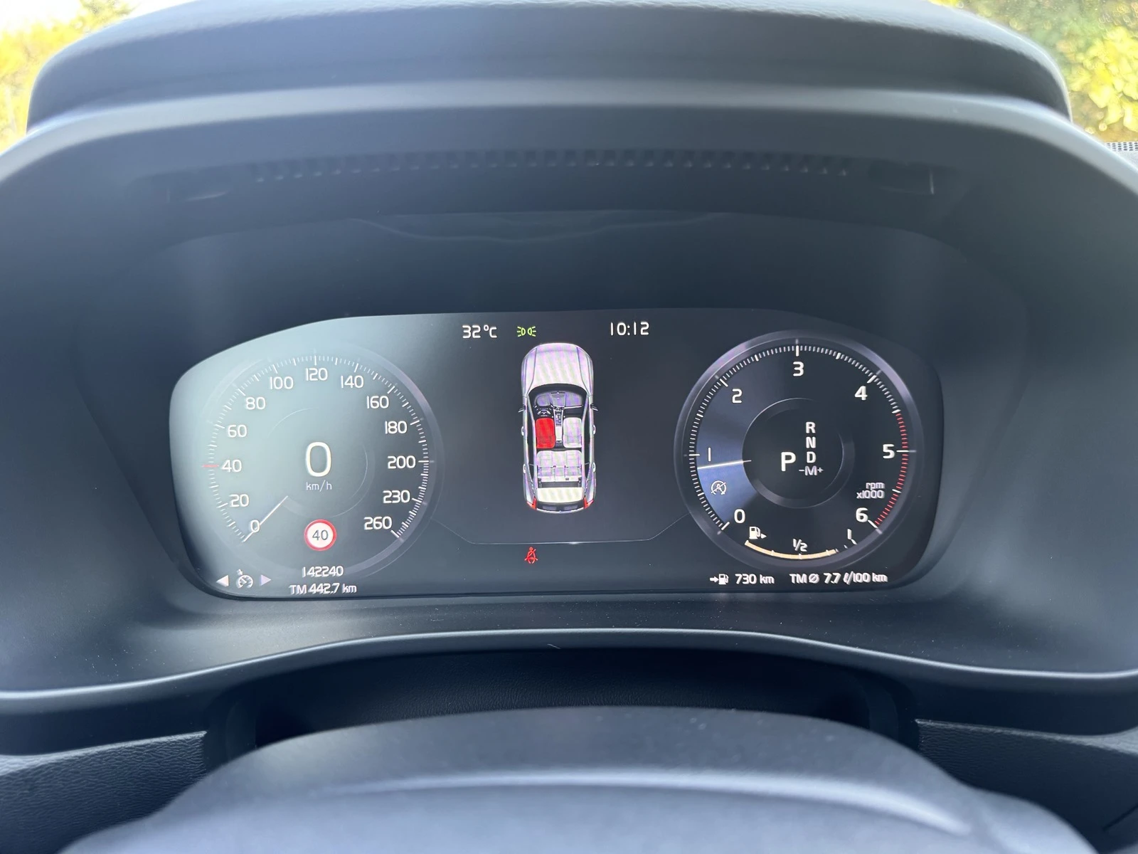 Volvo XC40 D3 4x4, снимка 15 - Автомобили и джипове - 55614842