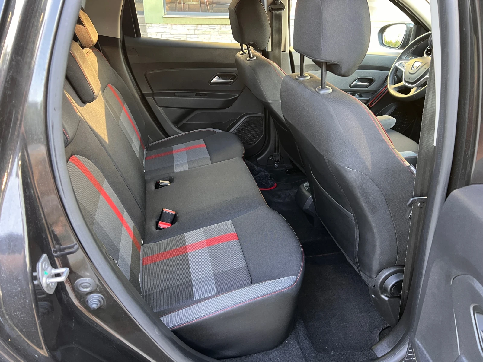 Dacia Duster Techroad 1.3 TCe 150 к.с. , снимка 17 - Автомобили и джипове - 55981451
