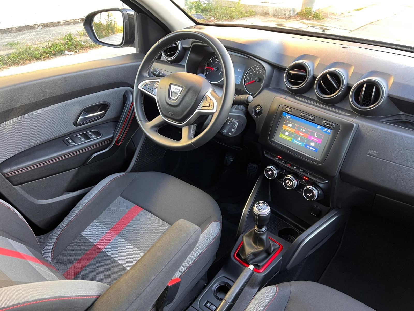 Dacia Duster Techroad 1.3 TCe 150 к.с. , снимка 12 - Автомобили и джипове - 55981451