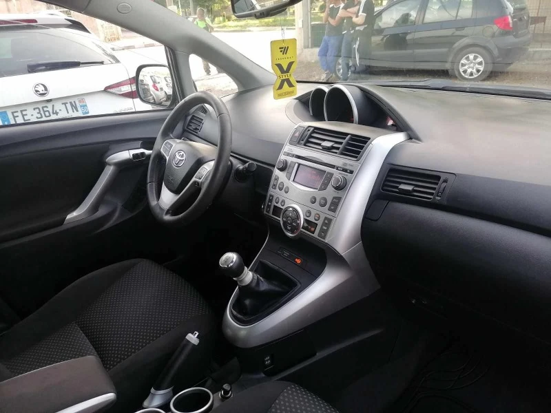 Toyota Verso 2.0 D4D 126 к.с., снимка 3 - Автомобили и джипове - 46911043