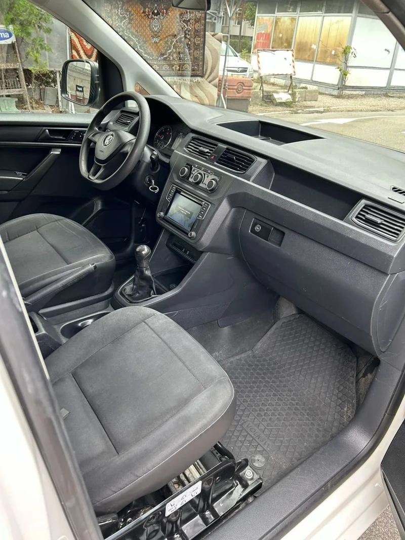 VW Caddy 2.0 TDI SWISS, снимка 13 - Автомобили и джипове - 47335365