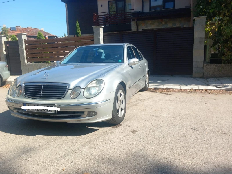 Mercedes-Benz E 220, снимка 1 - Автомобили и джипове - 47444731