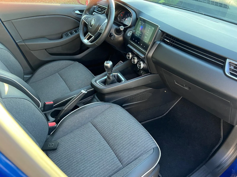 Renault Clio 1.0 Turbo 25000km.Full Led Top, снимка 9 - Автомобили и джипове - 49404141