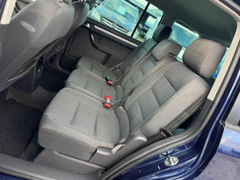 VW Touran 1.9TDI 101кс 6с 7-места КЛИМА МЛЪК-ДАНЪК , снимка 11 - Автомобили и джипове - 49847343
