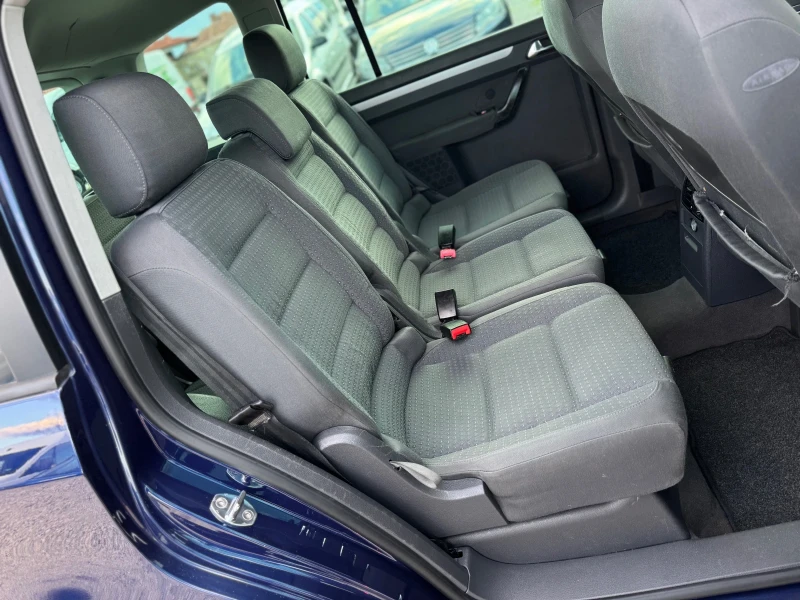 VW Touran 1.9TDI 101кс 6с 7-места КЛИМА МЛЪК-ДАНЪК , снимка 13 - Автомобили и джипове - 49847343