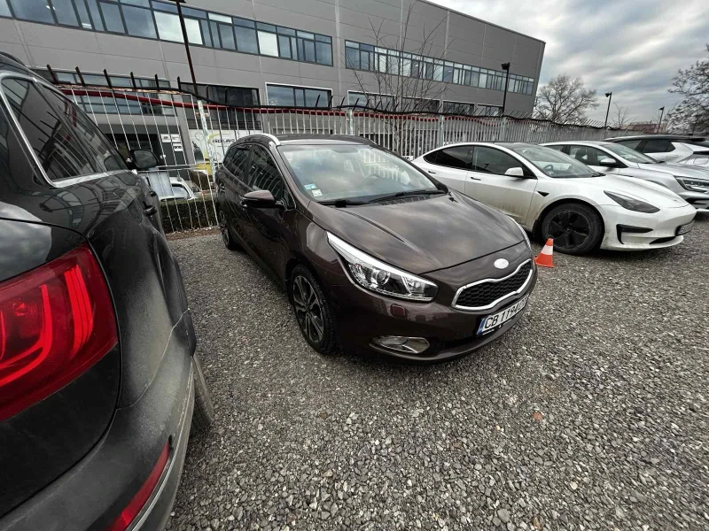 Kia Ceed, снимка 7 - Автомобили и джипове - 53135546