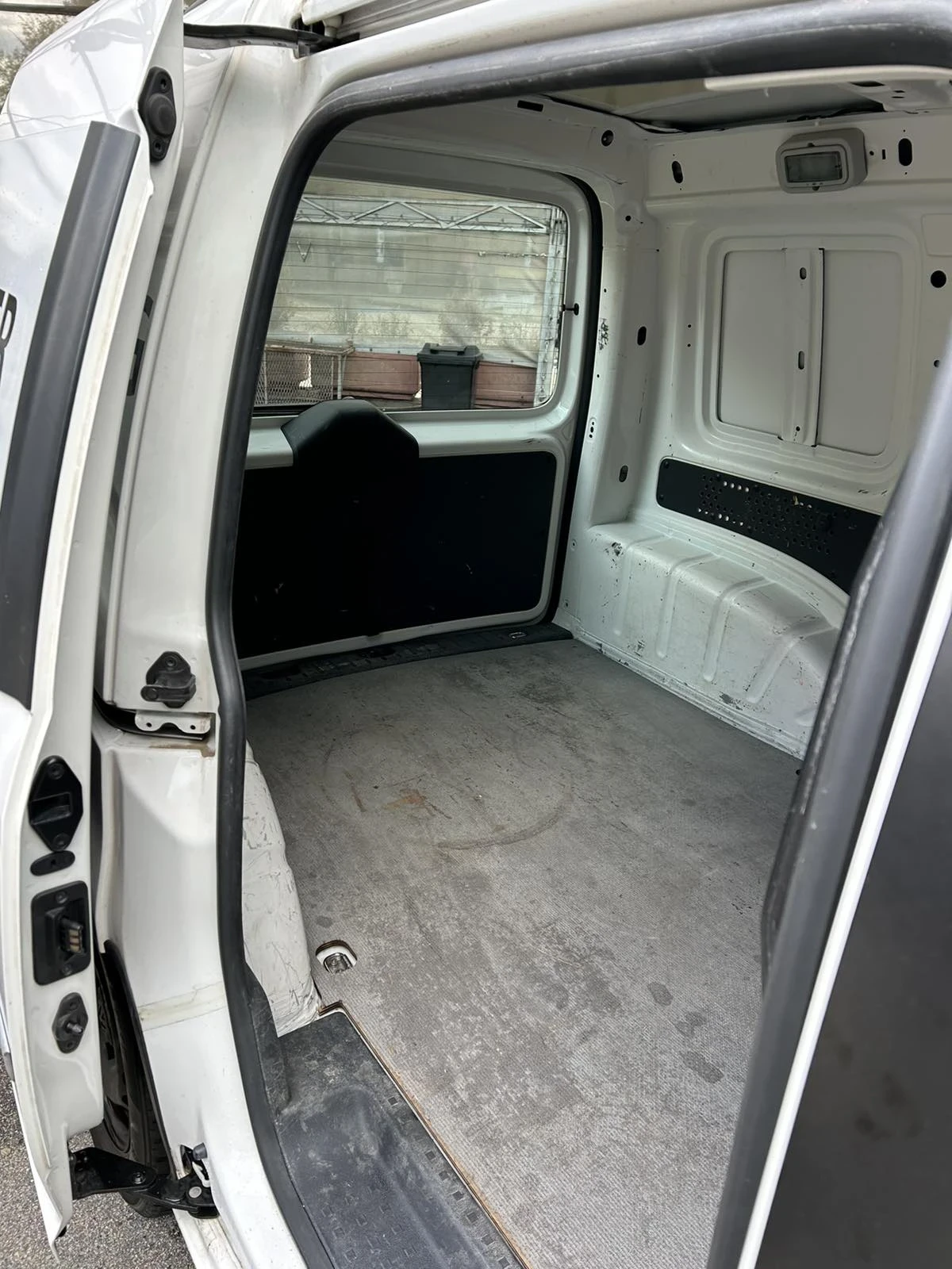 VW Caddy 2.0 TDI SWISS | Mobile.bg — изображение 11