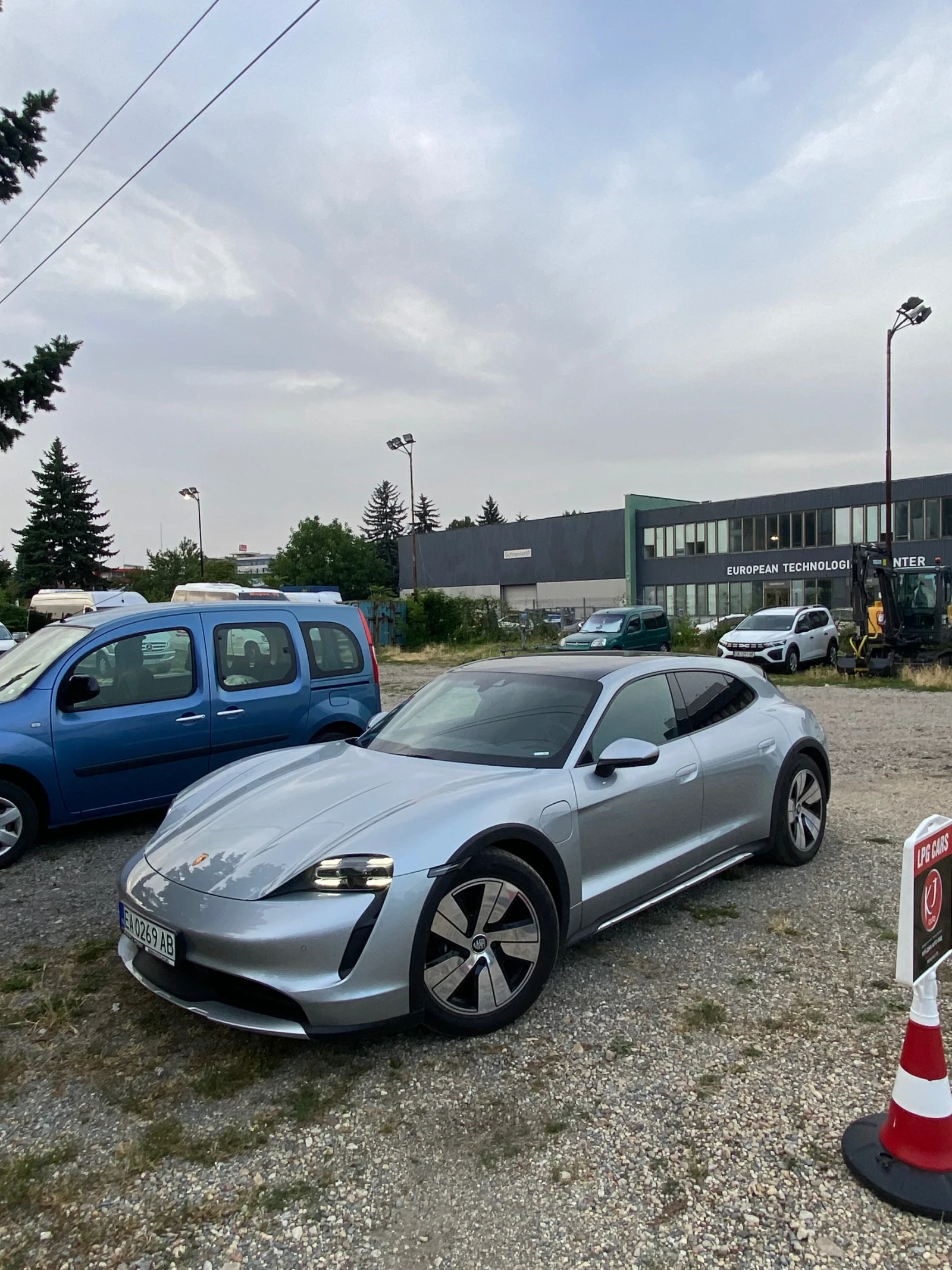 Porsche Taycan Cross Turismo - изображение 2