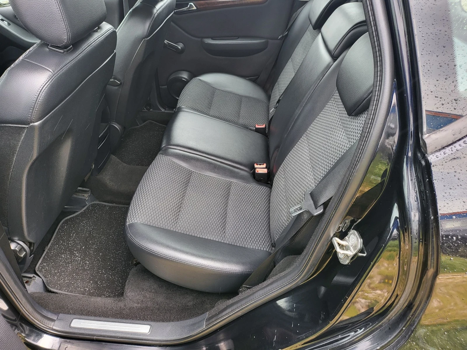 Mercedes-Benz A 180  - изображение 9