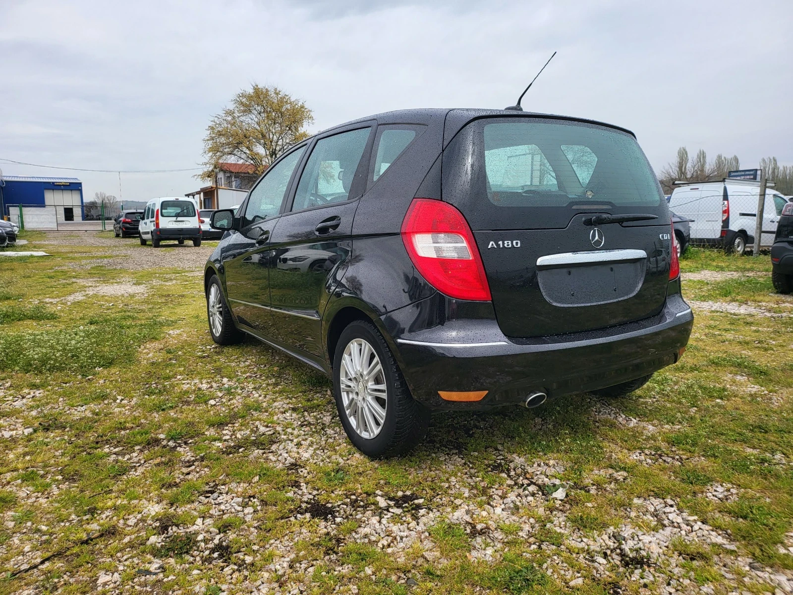 Mercedes-Benz A 180  - изображение 7