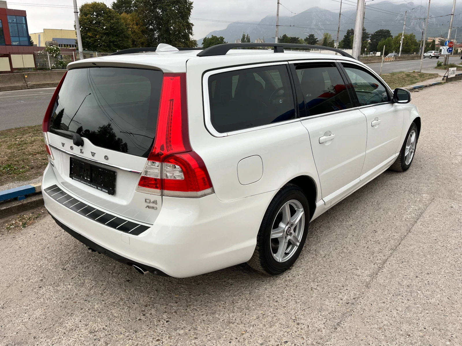 Volvo V70 2, 4 D5-4x4 - изображение 6