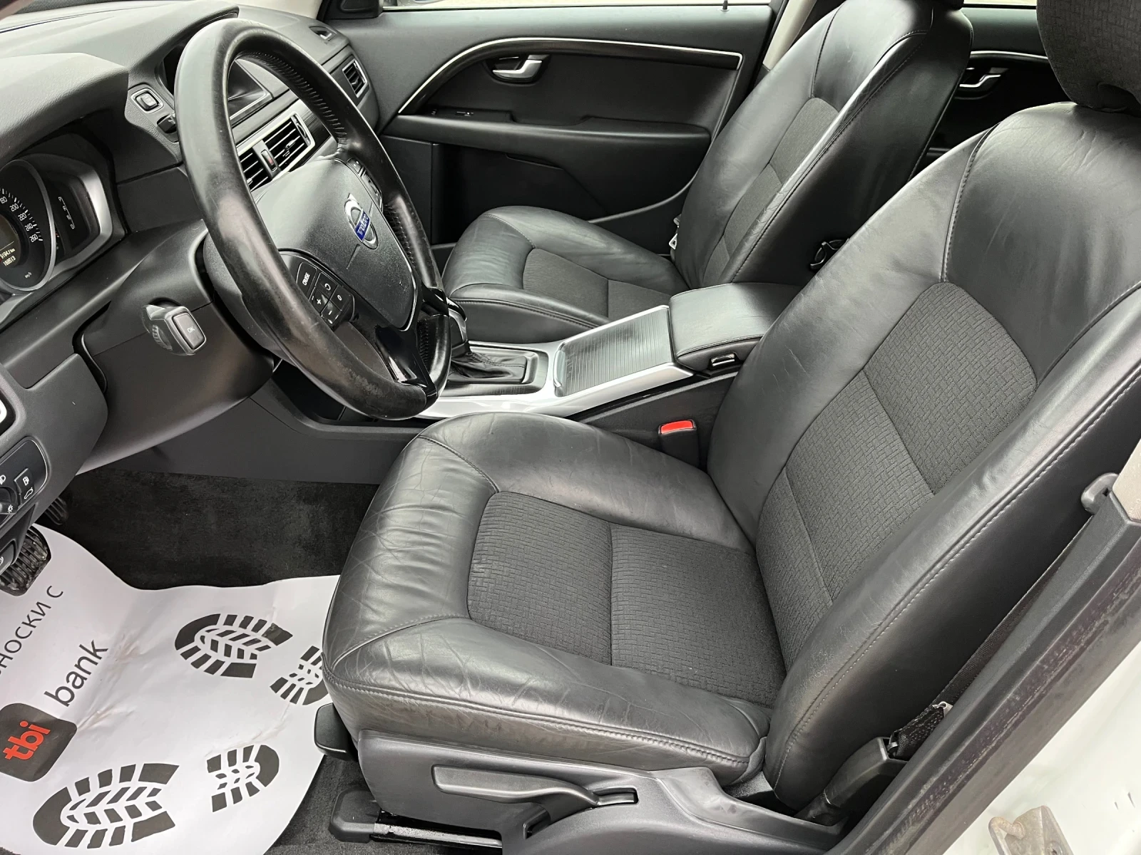 Volvo V70 2, 4 D5-4x4 - изображение 7