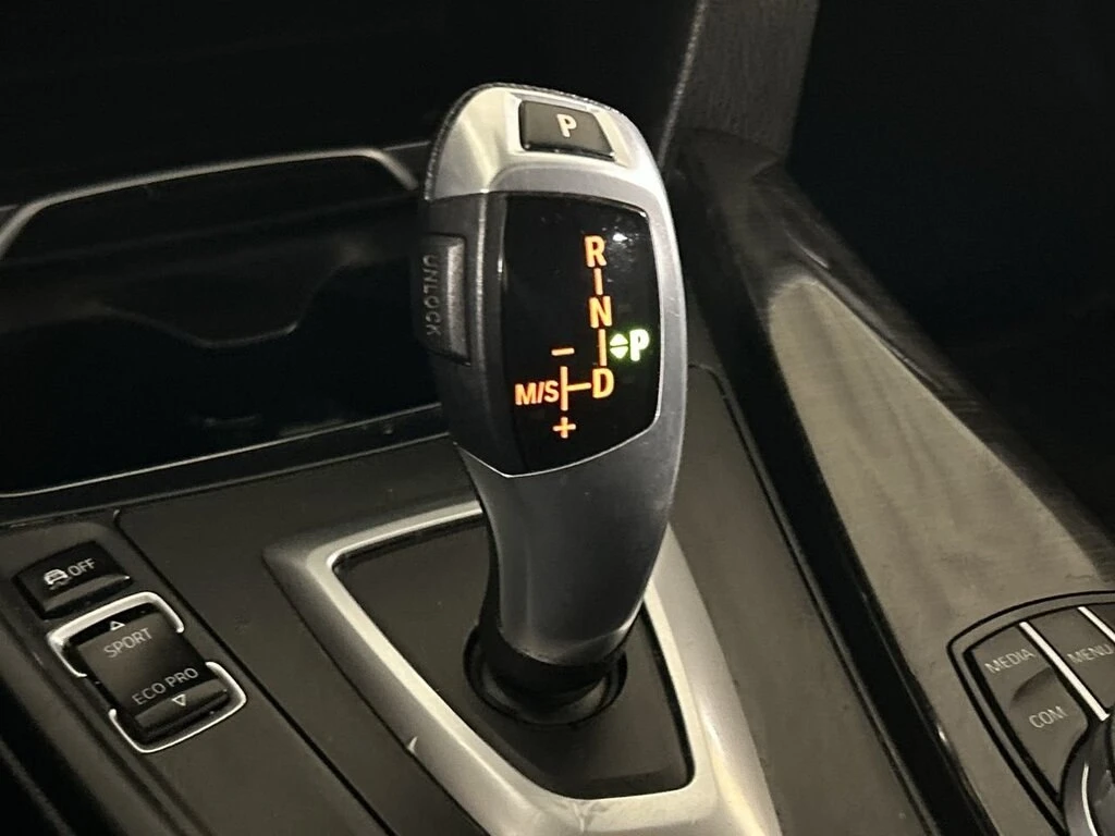 BMW 330 * xDrive * CARFAX * ���� �� �� | Mobile.bg � ����������� 12