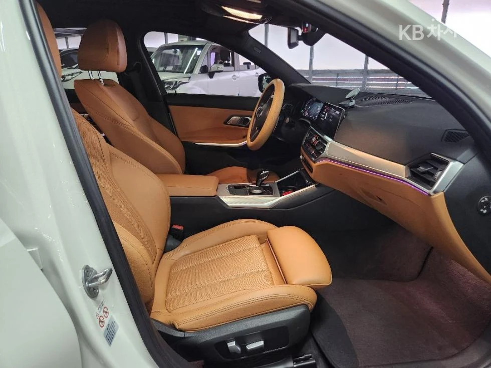 BMW 320 M SPORT + HEAD UP/360CAM/PANORAMA/FULL, снимка 10 - Автомобили и джипове - 55432989