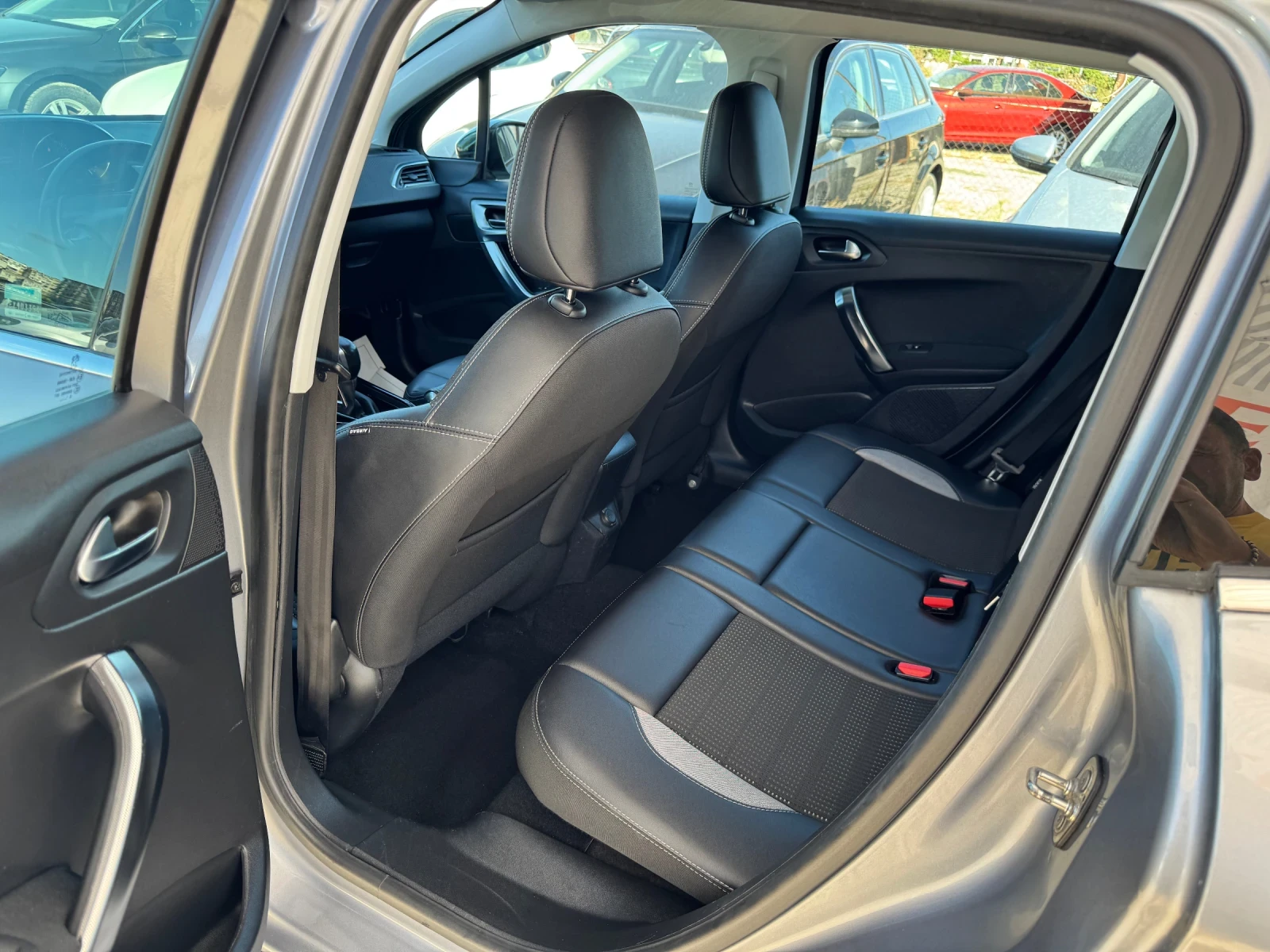 Peugeot 2008 1.6 HDI Allure 141000km, снимка 15 - Автомобили и джипове - 56010742