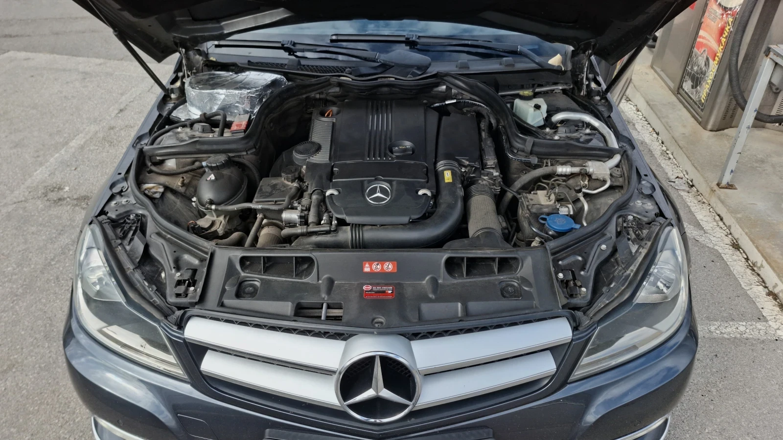 Mercedes-Benz C 180 Coupe, снимка 17 - Автомобили и джипове - 56587530