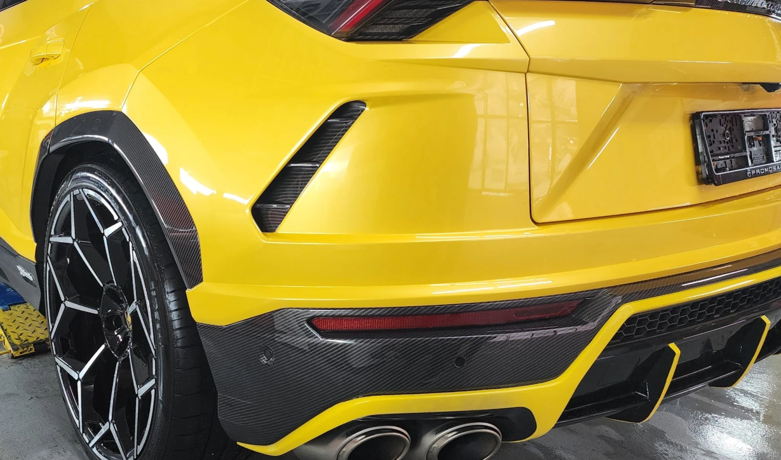 Lamborghini Urus Perfomante Full Carbon - изображение 6