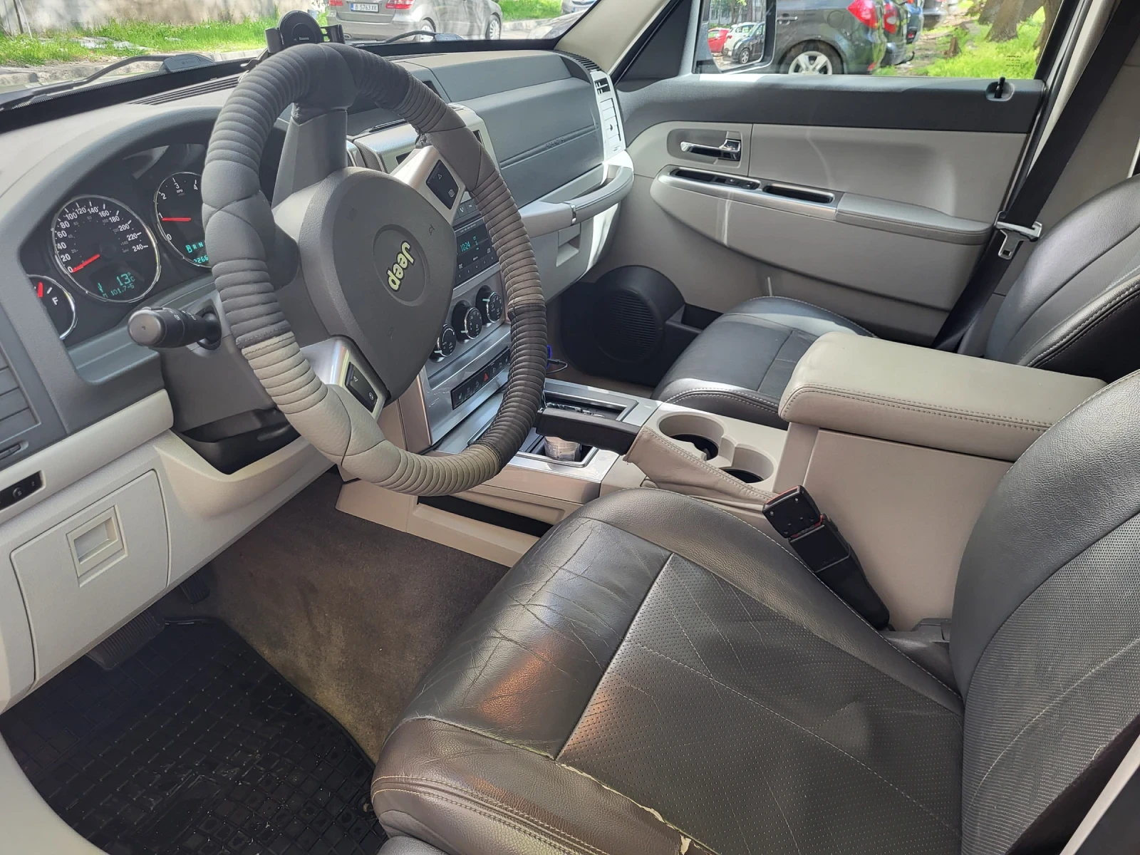 Jeep Cherokee 2.8 CDI - ТОП, снимка 11 - Автомобили и джипове - 54254402