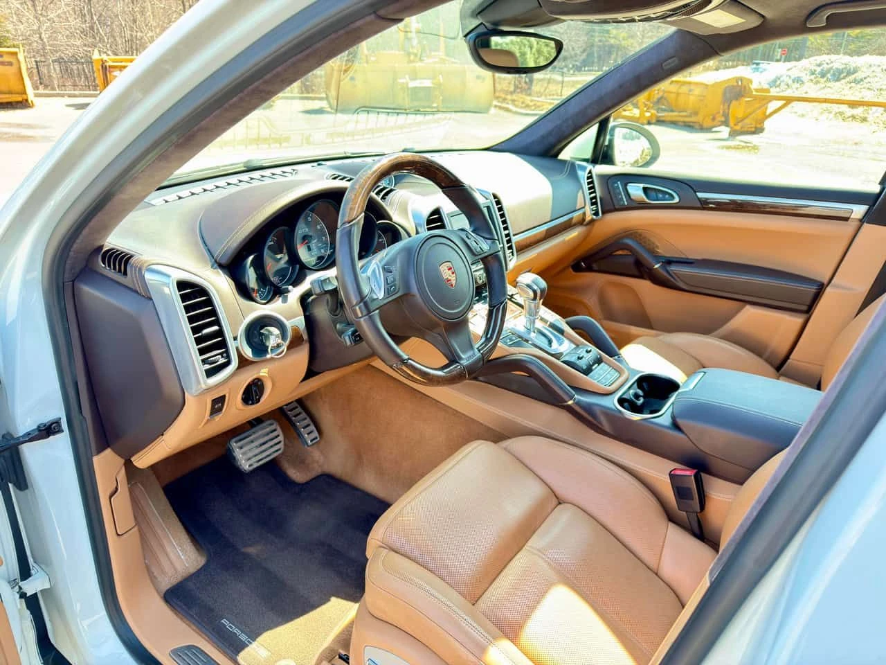Porsche Cayenne * GTS * CARFAX * ПАНО * ОБДУХВАНЕ * ALCANTARA, снимка 5 - Автомобили и джипове - 54303091