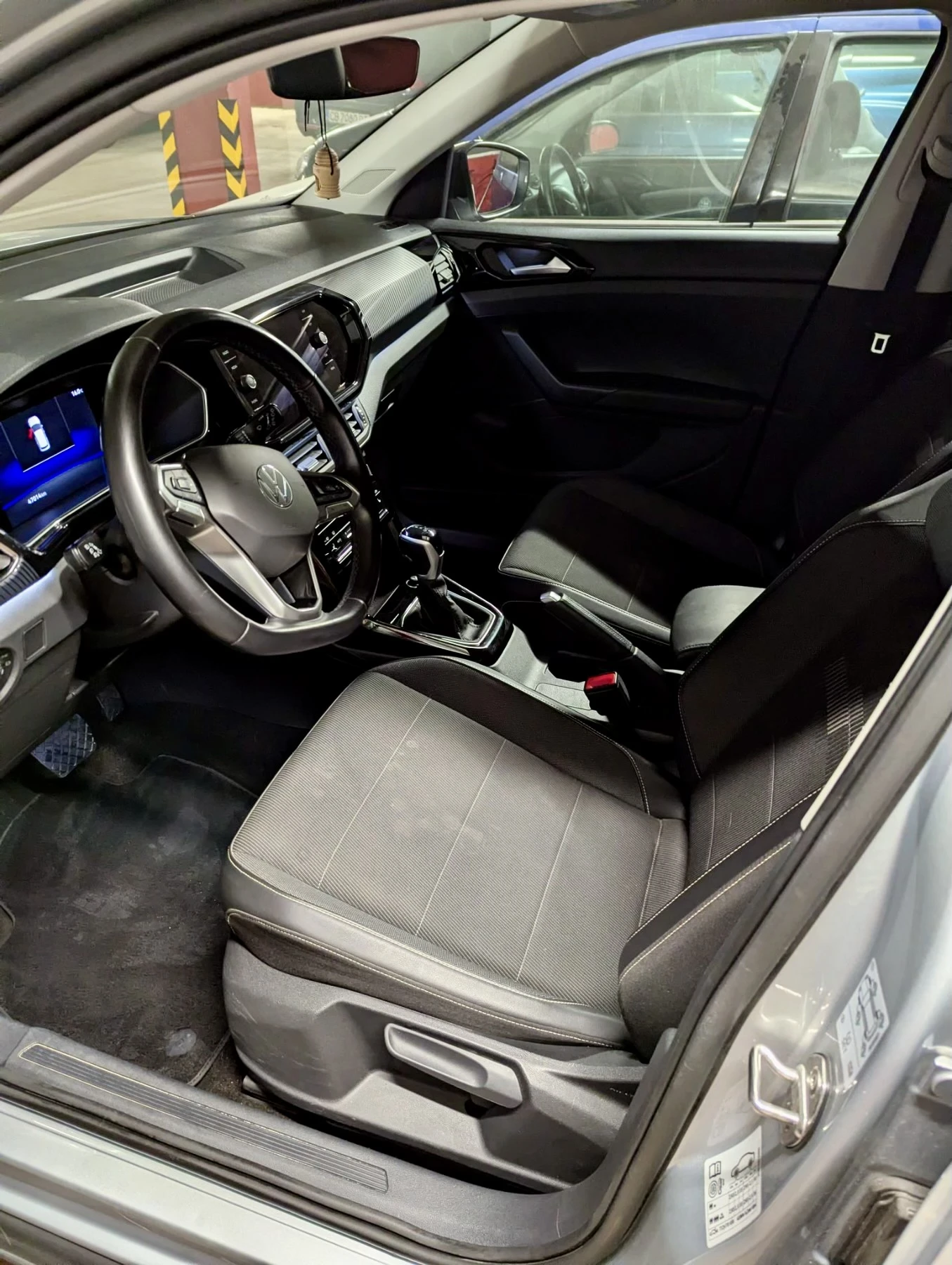 VW T-Cross 1.0 TSI OPF DSG, снимка 12 - Автомобили и джипове - 54761075
