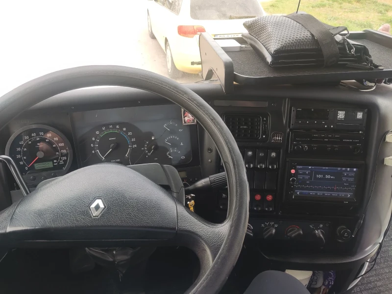 Renault Iliade, снимка 2 - Бусове и автобуси - 50988348