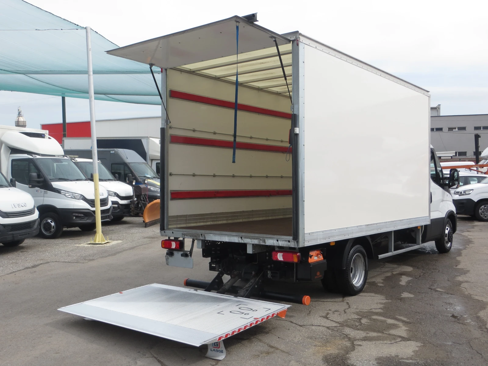 Iveco Daily 35C16 3.0 ФУРГОН С ПАДАЩ БОРД, снимка 15 - Бусове и автобуси - 54464731