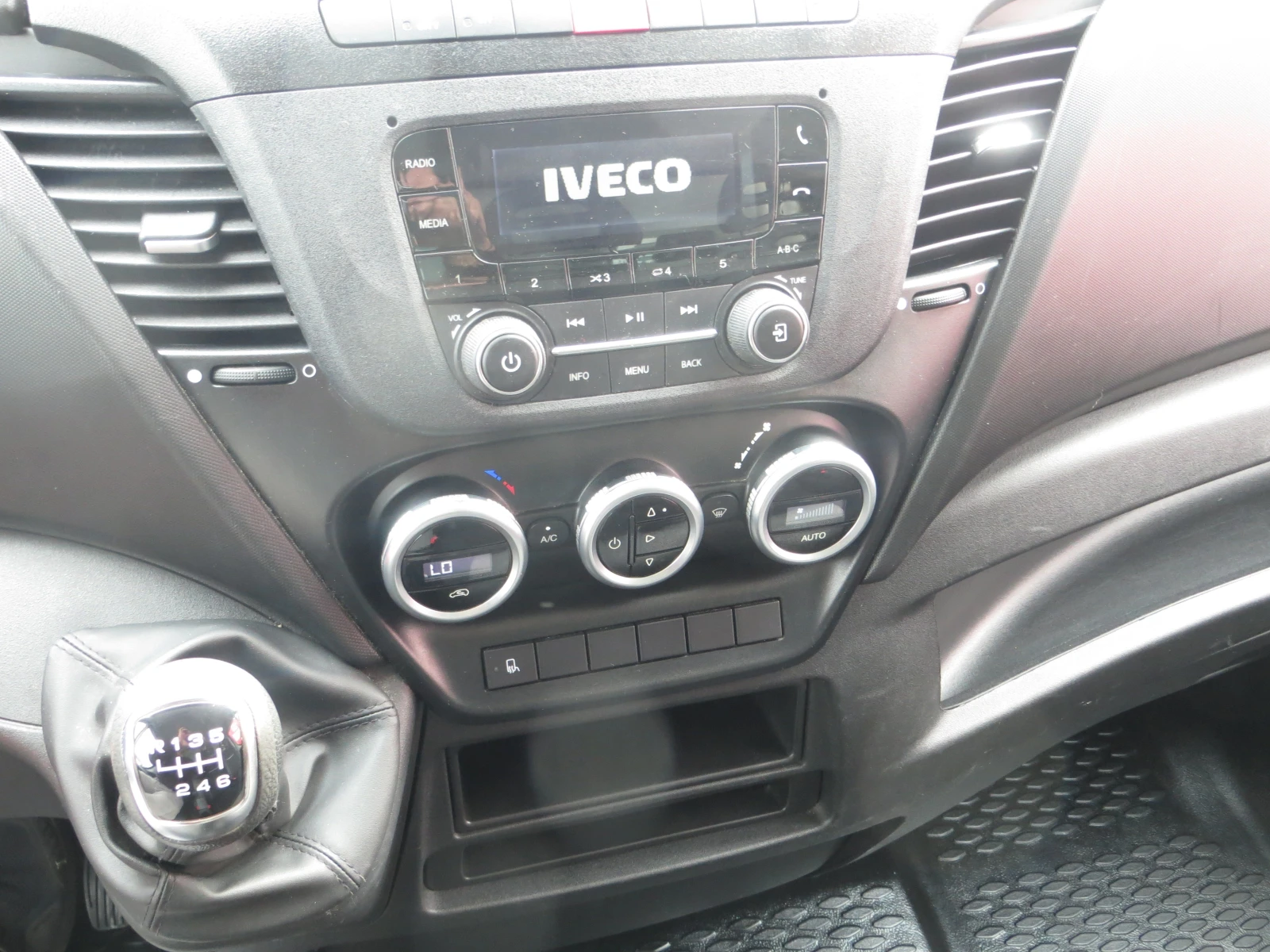 Iveco Daily 35C16 3.0 ФУРГОН С ПАДАЩ БОРД, снимка 9 - Бусове и автобуси - 54464731