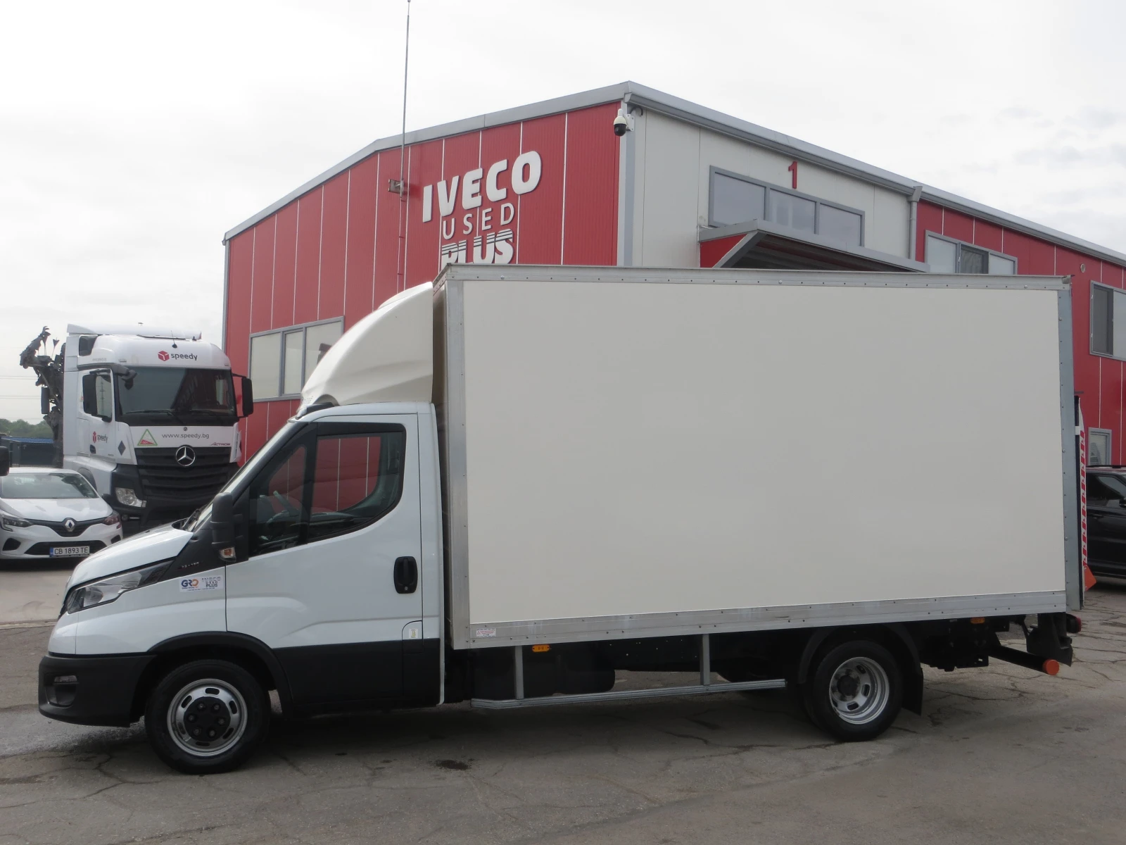 Iveco Daily 35C16 3.0 ФУРГОН С ПАДАЩ БОРД, снимка 2 - Бусове и автобуси - 54464731
