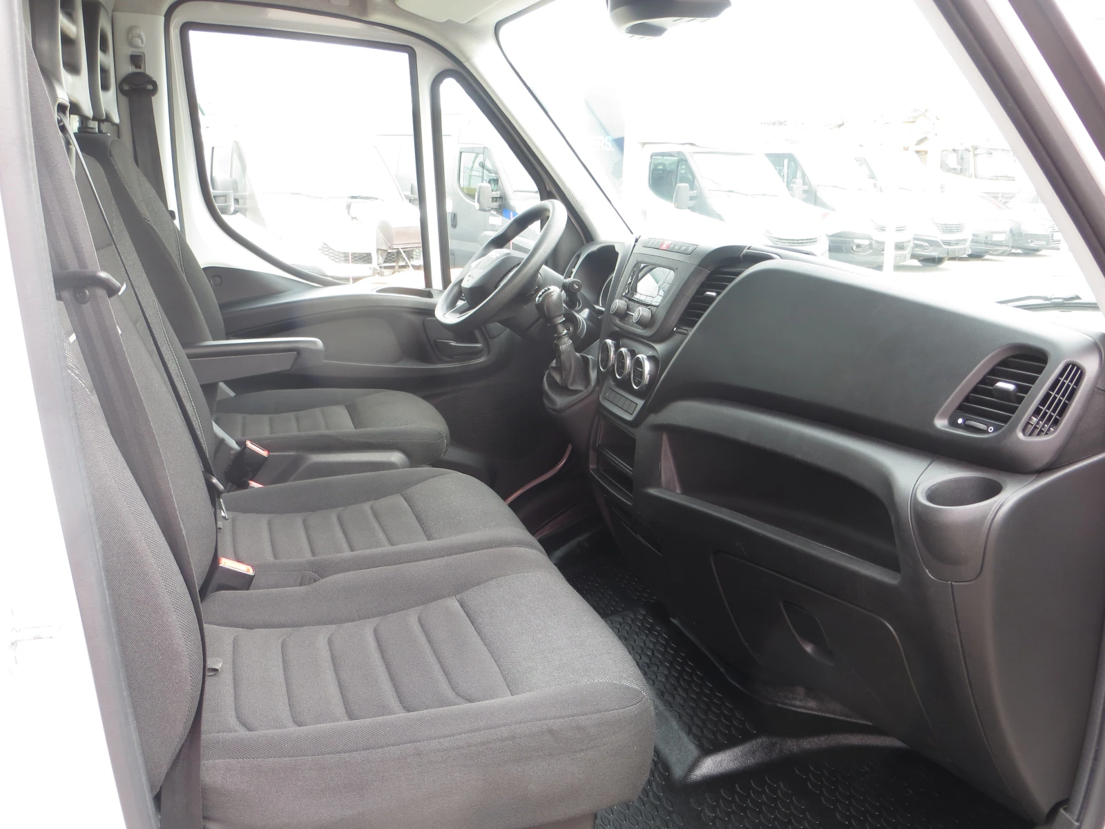 Iveco Daily 35C16 3.0 ФУРГОН С ПАДАЩ БОРД, снимка 11 - Бусове и автобуси - 54464731