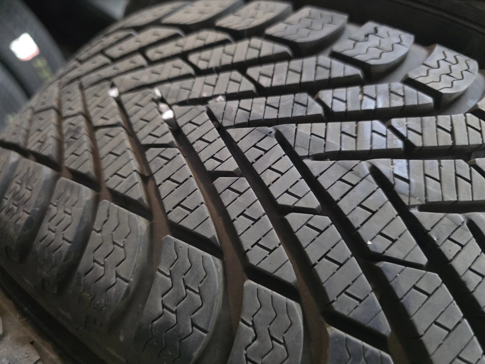 Гуми Зимни 185/55R15, снимка 6 - Гуми и джанти - 56664394