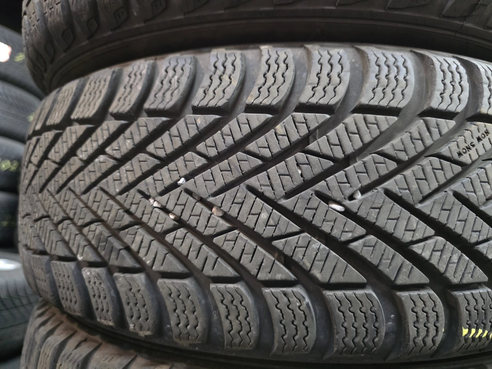 Гуми Зимни 185/55R15, снимка 2 - Гуми и джанти - 56664394