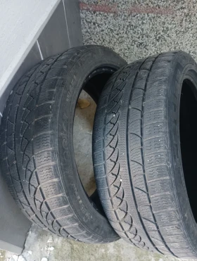 Гуми Зимни 225/45R18, снимка 1 - Гуми и джанти - 47689623