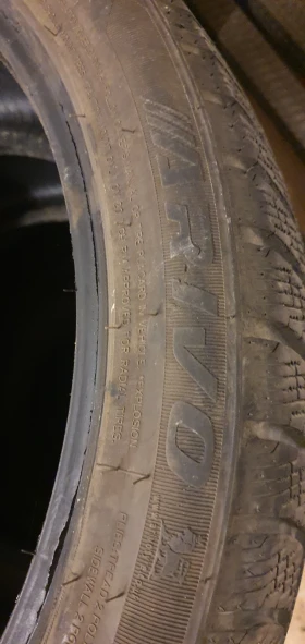 Гуми Зимни 235/40R20, снимка 7 - Гуми и джанти - 52820686
