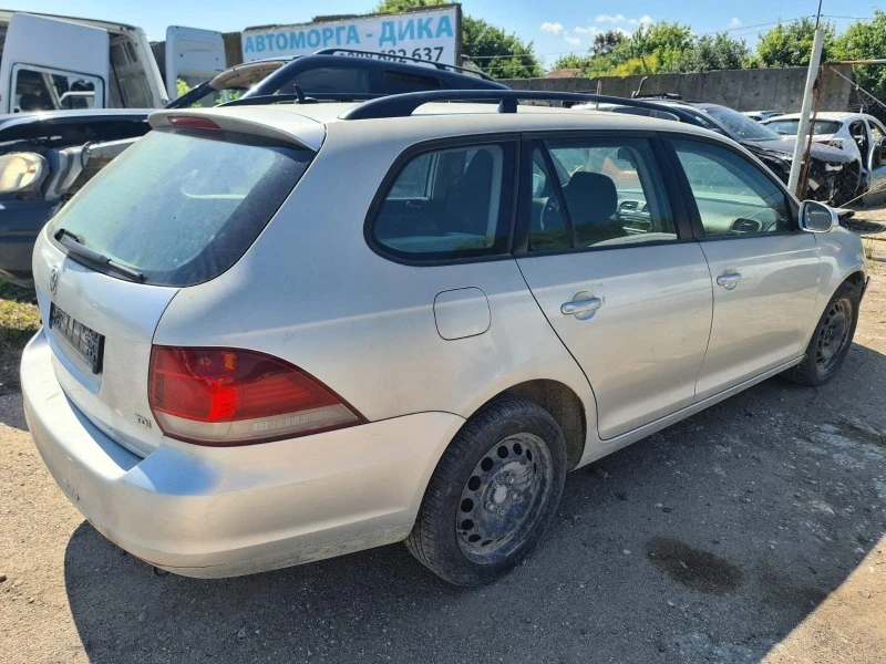 VW Golf 1.6 tdi, снимка 2 - Автомобили и джипове - 46143101