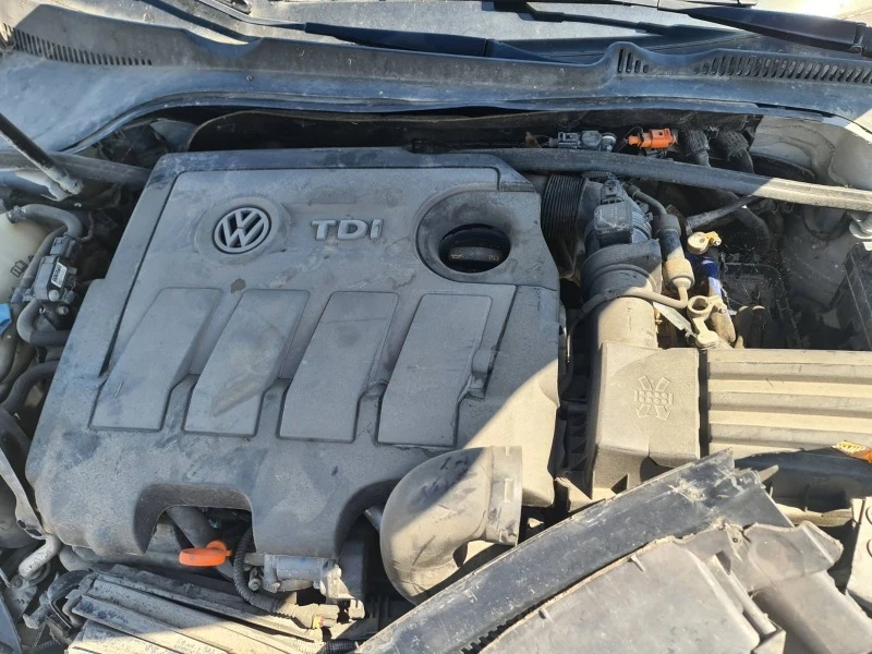 VW Golf 1.6 tdi, снимка 6 - Автомобили и джипове - 46143101